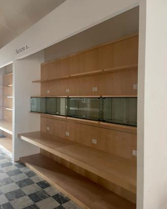 Rivestimento parete con vetrinette