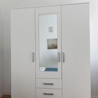 Armadio nuovo usato come camera ospiti