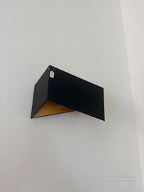 Lampada da parete nera