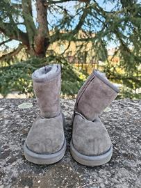 Stivaletti bambina UGG Classic in camoscio grigio