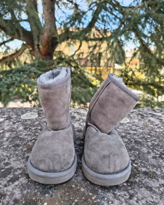 Stivaletti bambina UGG Classic in camoscio grigio
