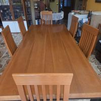 Robusto tavolo da salotto marca T70 con sedie