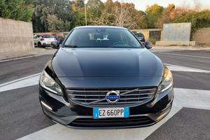 Volvo V60 D2 1.6 Kinetic Navi monumentum