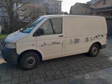 Volkswagen Transporter T5 2.5 TDI