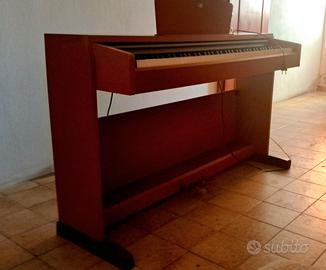 YAMAHA CLAVINOVA 