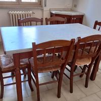 Tavolo da cucina con sei sedie