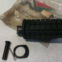 PEDANA POGGIAPIEDI DESTRA TUAREG 50 WIND APRILIA 8