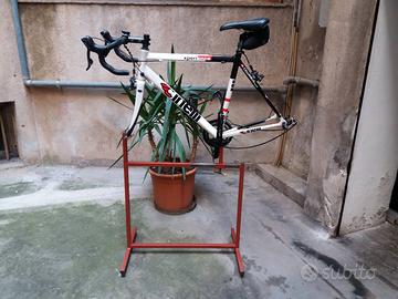 Supporto manutenzione bici 