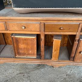 Mobile in legno lungo tre metri