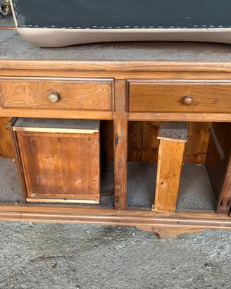 Mobile in legno lungo tre metri