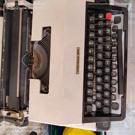 macchina da scrivere Olivetti 