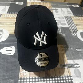 Cappello new era blu scuro 9forty