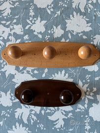 Coppia di appendiabiti da parete vintage in legno