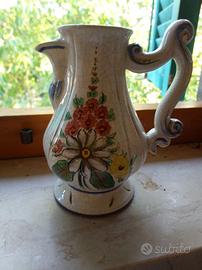 Brocca in ceramica dipinto a mano