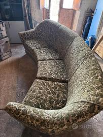 Divano vintage curvo in velluto