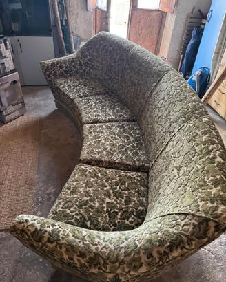 Divano vintage curvo in velluto