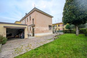 Villetta a schiera con giardino