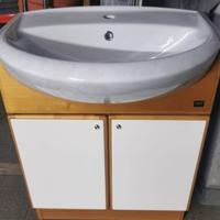 lavabo da bagno con mobile in legno