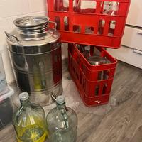 Damigiana in alluminio e boccioni in vetro