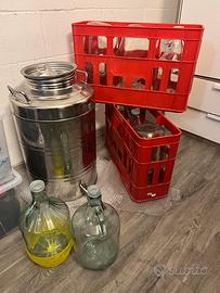 Damigiana in alluminio e boccioni in vetro