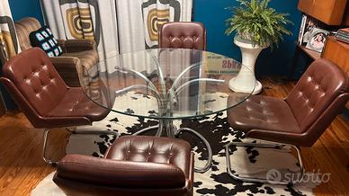 Tavolo rotondo anni 70 con base in metallo cromato