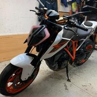 Superduke  1290 r 2018 white