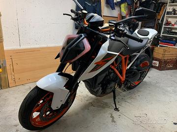 Superduke  1290 r 2018 white