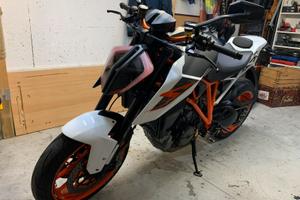 Superduke  1290 r 2018 white