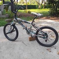 BMX bicicletta ragazzo