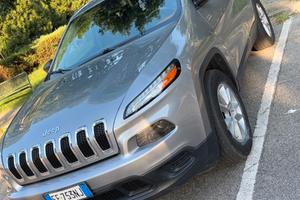 Jeep Cherokee 2,4 bensina GPL
