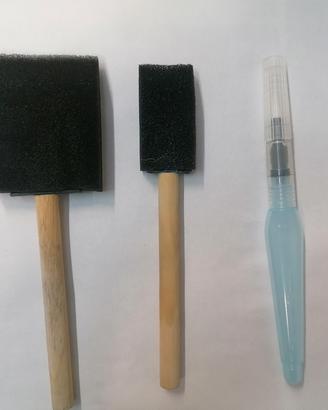 3 pennelli per pittura: 2 in spugna 1 con serbatoi