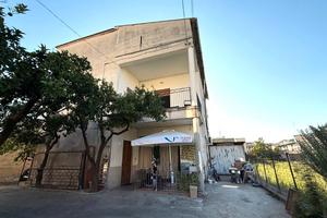 Soluzione bifamiliare con ampio giardino