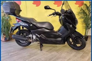 YAMAHA X-Max 250 .