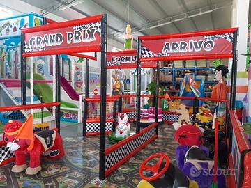 Circuito con Macchinine Elettriche per Bambini