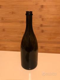 11 - Bottiglie in vetro, utilizzate per imbottigl