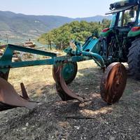 Aratro per trattore
