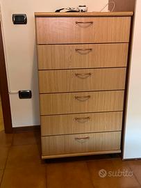 Scrivania e cassettiera