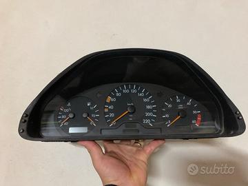 Quadro strumenti Mercedes classe E 250 del 1995 in