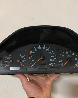 Quadro strumenti Mercedes classe E 250 del 1995 in