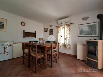 CASA SEMINDIPENDENTE A AVIGLIANO UMBRO