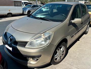 RENAULT CLIO per ricambi usati
