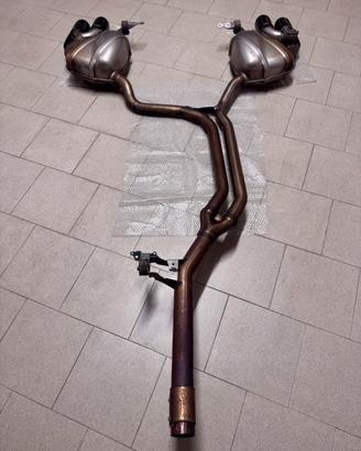 Marmitta con terminali di scarico sportivi neri