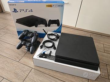 PS4 500 GB nera con 2 controller 