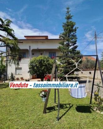 Villa di 130 m² con più di 5 locali e box auto a O