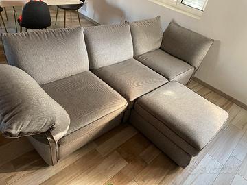 Divano componibile 4 posti con pouf 