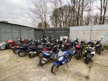 PEZZI DI RICAMBIO DI MOTO E MOTORINI DI VARIO TIPO