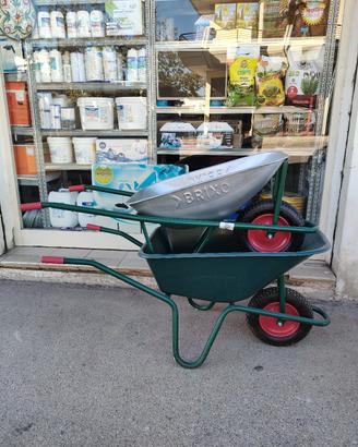 carriola in ferro / plastica