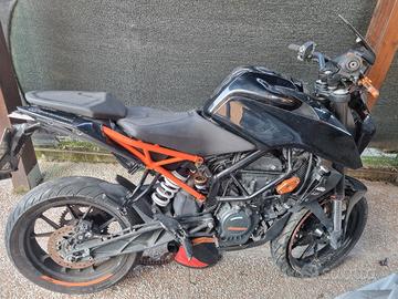 moto incidentata Ktm 125 Duke Abs