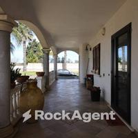 INTERESSANTE VILLA POCO FUORI IL CENTRO CITTA'