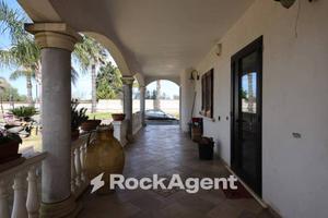 INTERESSANTE VILLA POCO FUORI IL CENTRO CITTA'